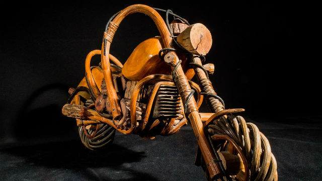 木のバイク
